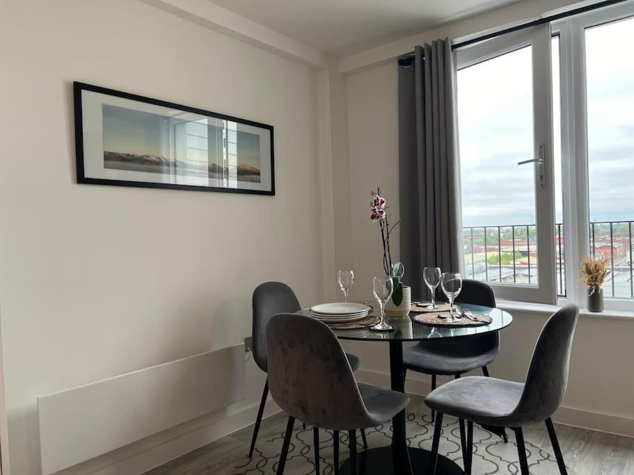 Prime Suite 2 Bedroom Apartment With Rooftop Terrace Manchester Buitenkant foto